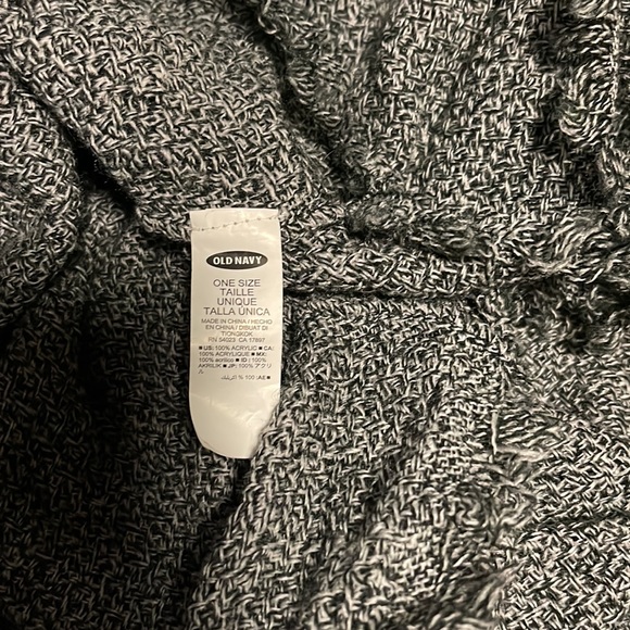 Gray & black infinity scarf, open to all offers! - Picture 5 of 5